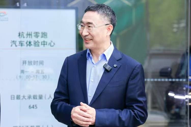 定州市开展“文明出行携手共创”主题出行保养宣传活动